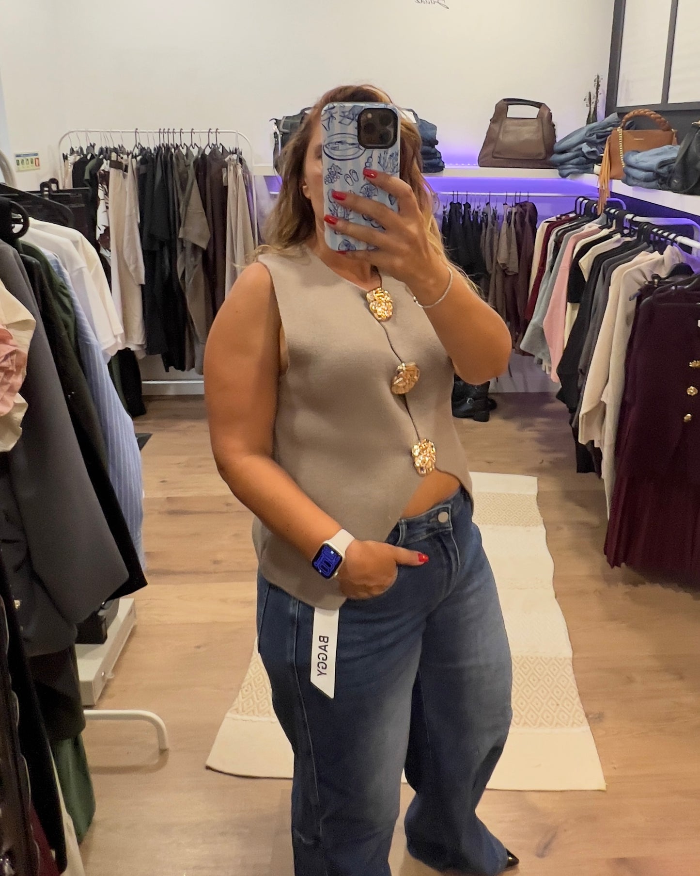 Colete botão dourado grande