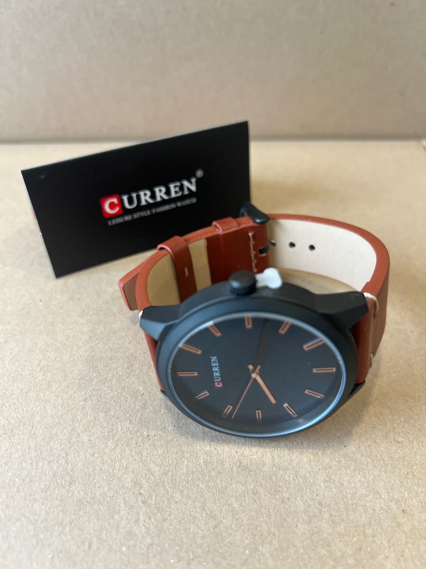 Montre Curren Camel - Design moderne et fonctionnel