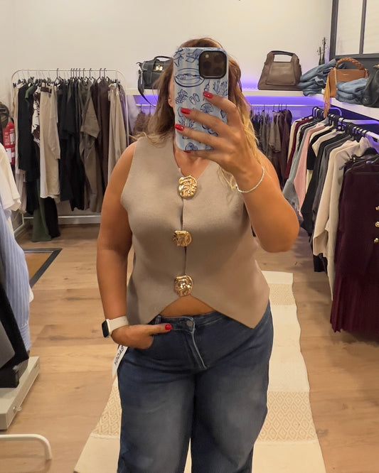 Colete botão dourado grande